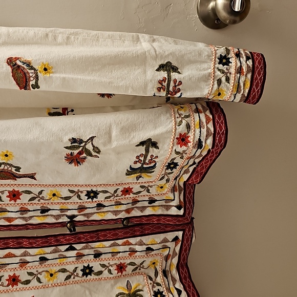 Zara Embroidered White Jacket with Multicolor Floral Design - Picture 7 of 8